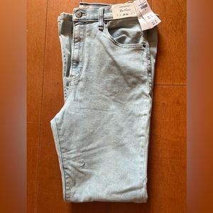 NWT Abercrombie Ultra High Rise The Flare Tic Tok trending butt jeans lol